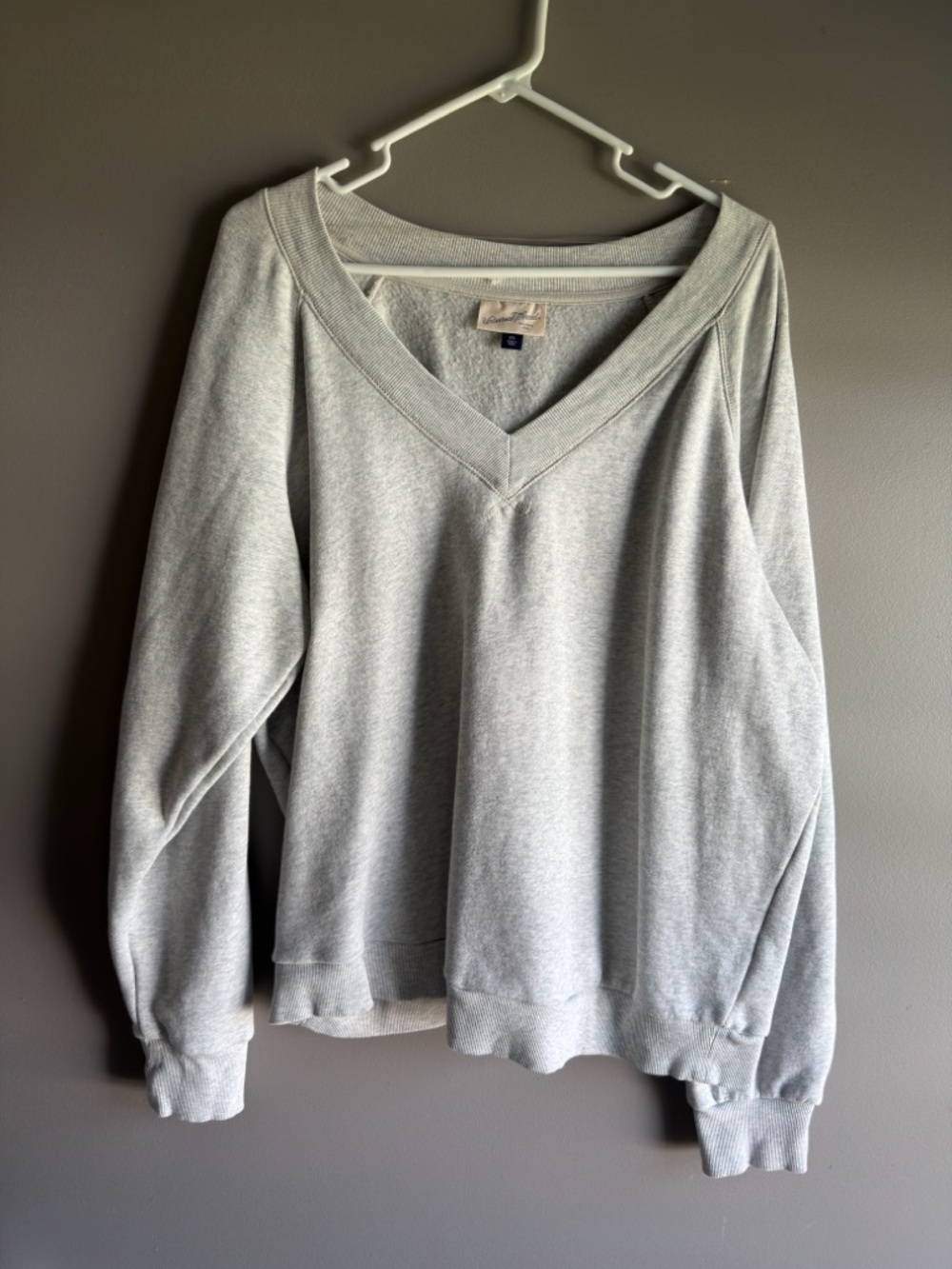 Universal Thread Light Gray Women's V-Neck Sweatshirt